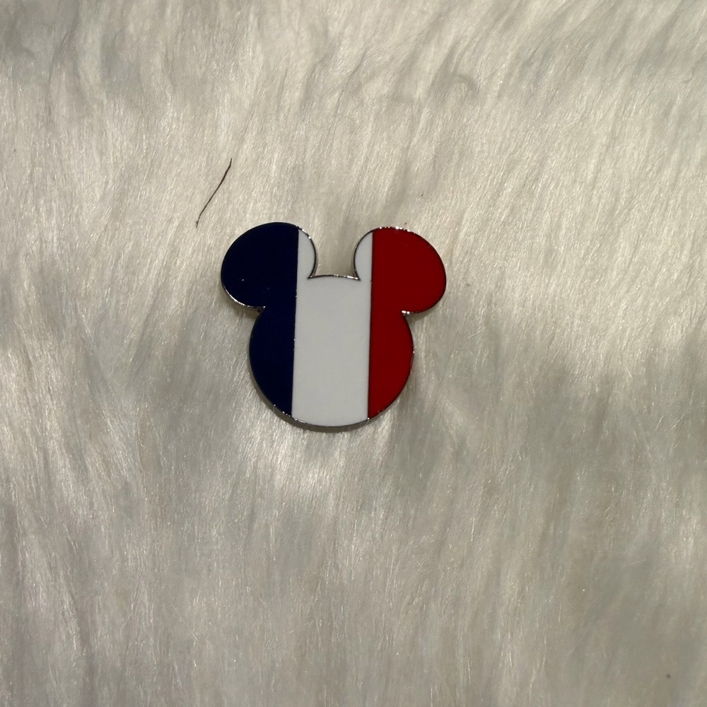 💙3/$20 Mickey Mouse Tricolor Enamel trading Pin